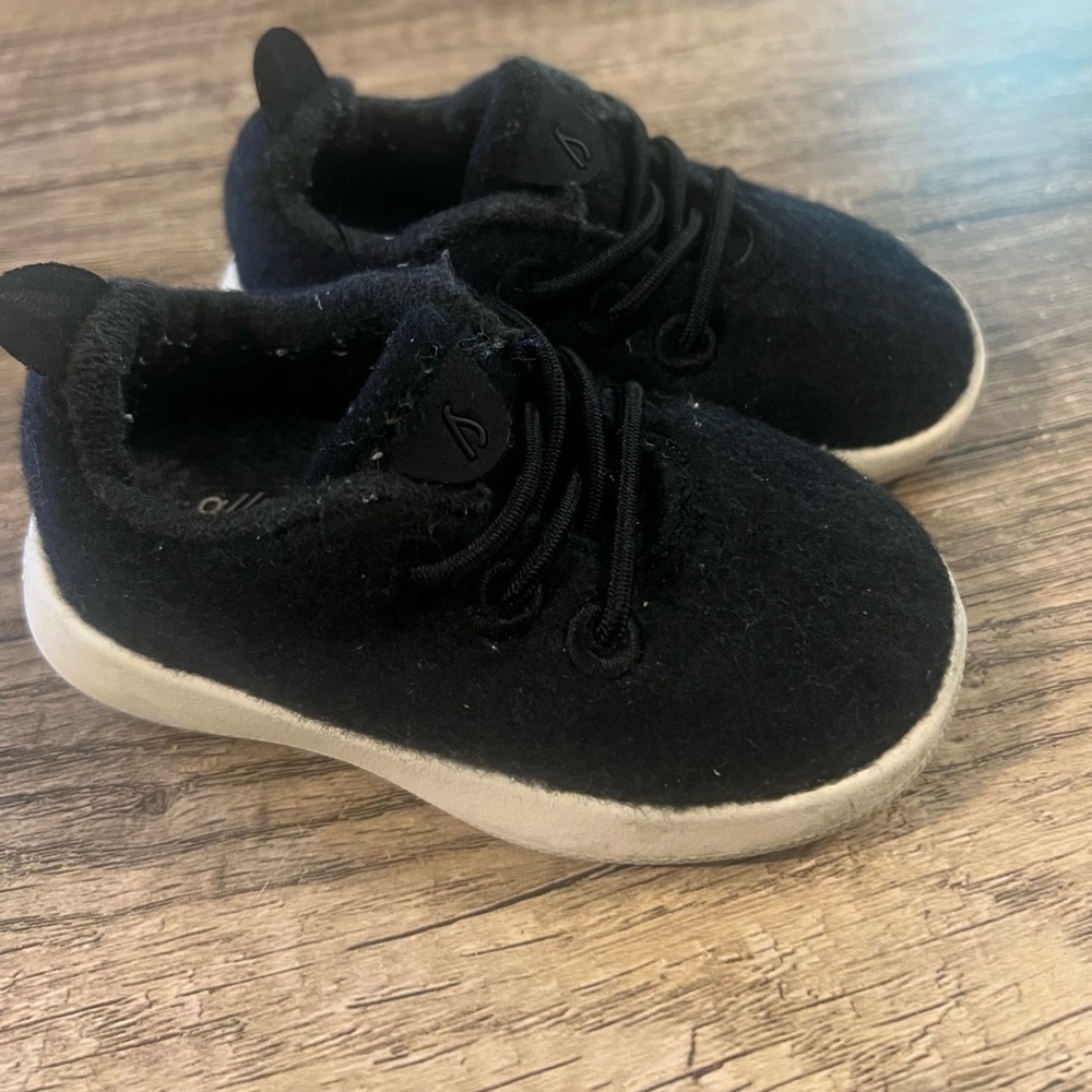 Title
Allbirds Smallbirds LK Wool Runner Toddlers  size 5 Comfort Shoes (black)